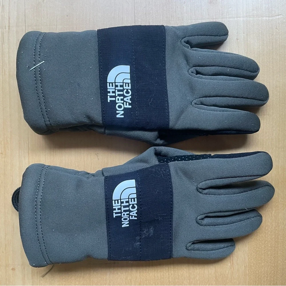 The North Face kids Gloves in Dark Sage Small